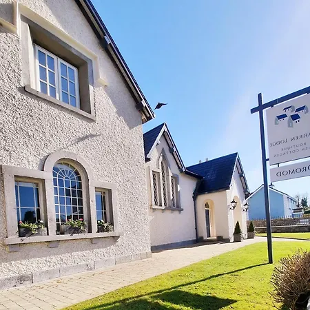 The Old Schoolhouse Of Warren Boutique